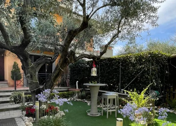Aurelia Garden Gold