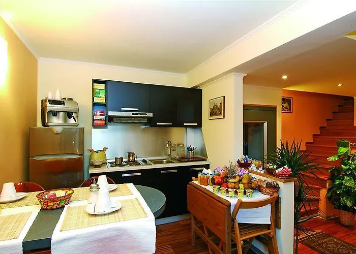 Aurelia Garden Gold