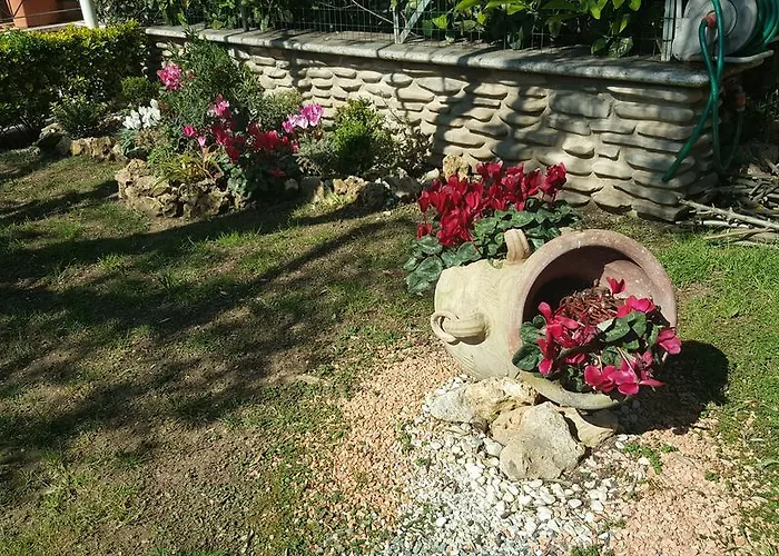 Aurelia Garden Gold