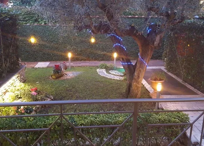 Aurelia Garden Gold Bed and Breakfast
